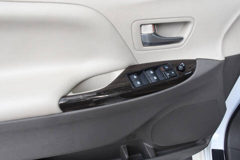 2017 Toyota Sienna XLE 7-Passenger