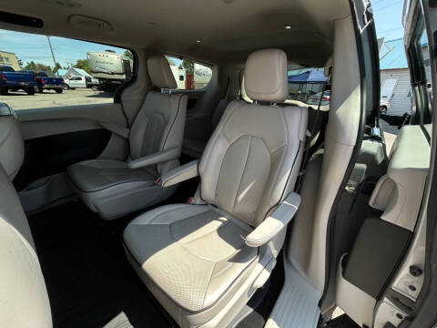 2017 Chrysler Pacifica Hybrid Touring Plus