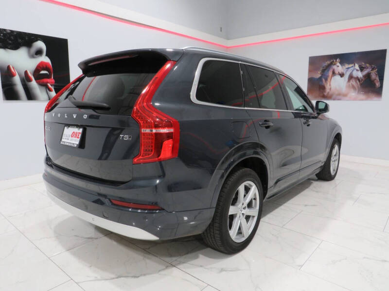 2022 Volvo XC90 T5 Momentum