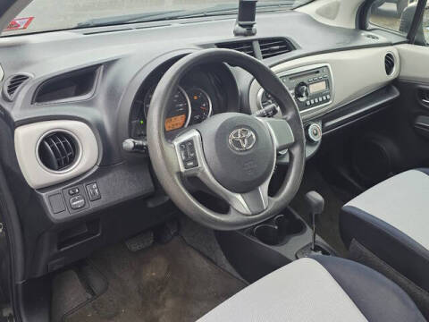 2012 Toyota Yaris 5-Door LE