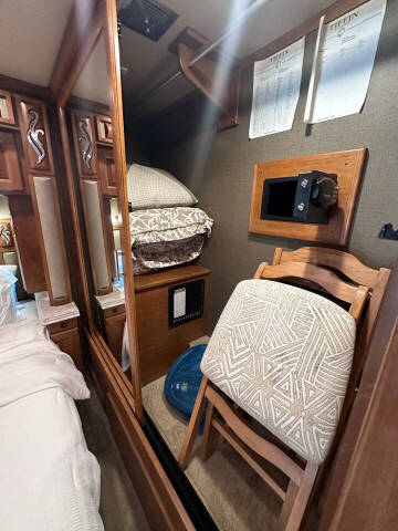 2019 Tiffin Phaeton 40qkh BUNK BEDS, King Bed