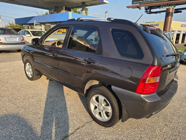 2008 Kia Sportage for sale at QUEENSGATE AUTO SALES in York, PA