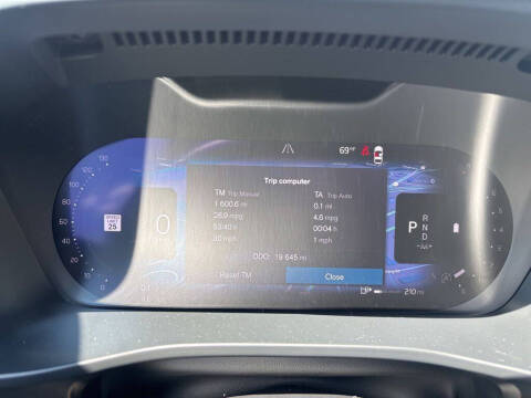 2023 Volvo XC40 B5 Plus Bright Theme