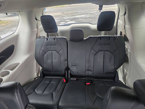 2017 Chrysler Pacifica Touring-L