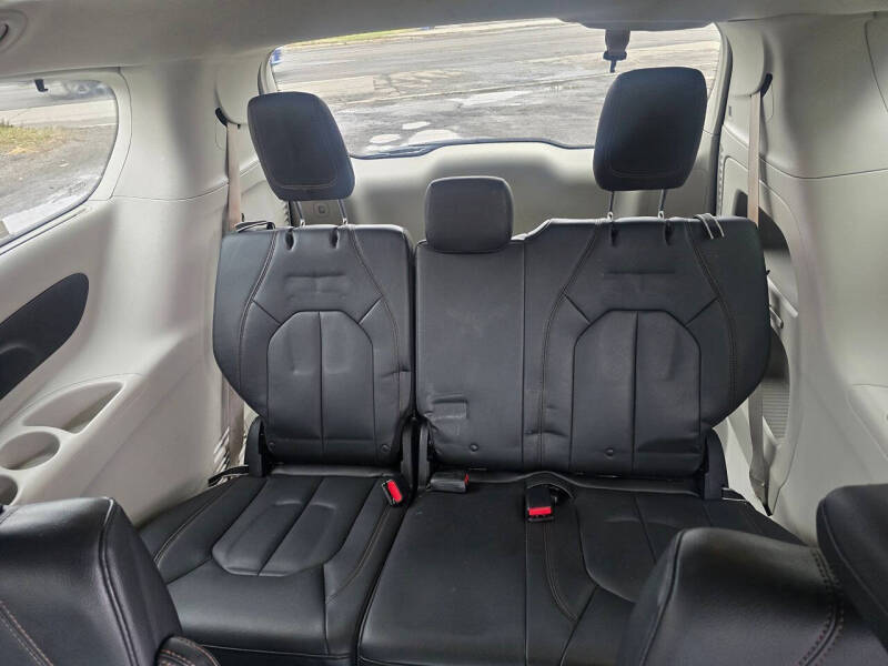 2017 Chrysler Pacifica Touring-L