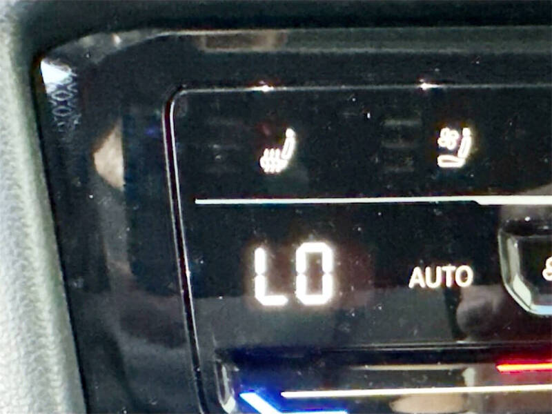 2025 Volkswagen Taos SEL 4Motion