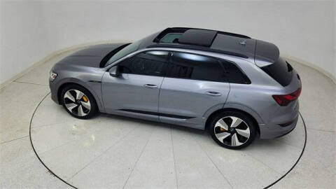 2022 Audi e-tron quattro Premium Plus