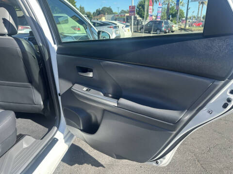 2013 Toyota Prius v Five