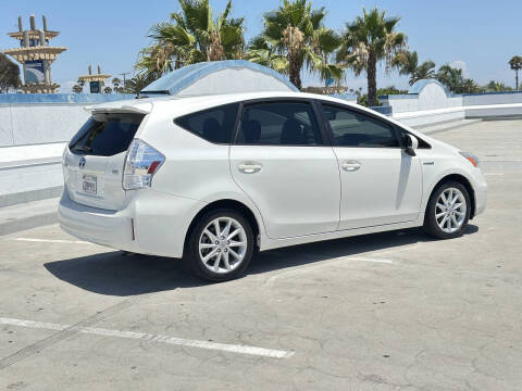 2013 Toyota Prius v Five