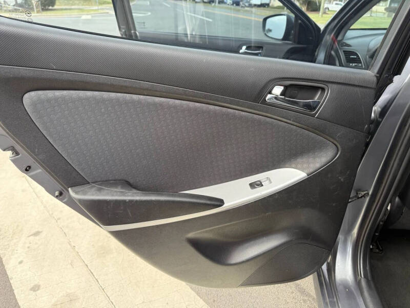 2012 Hyundai Accent SE