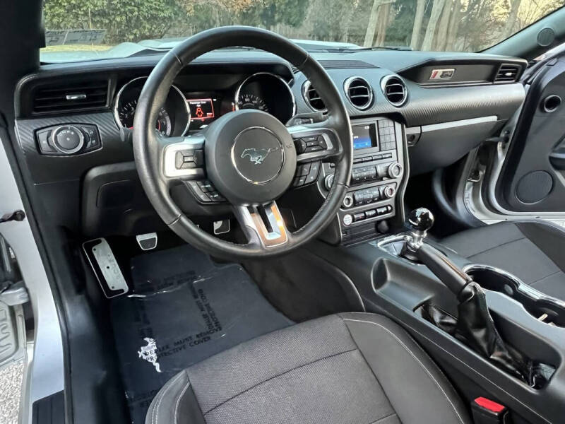 2015 Ford Mustang V6