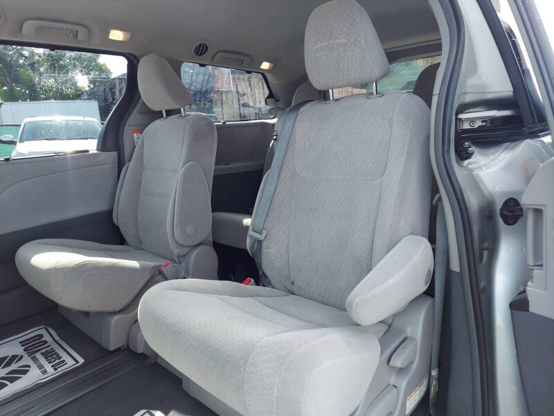 2019 Toyota Sienna LE 8-Passenger