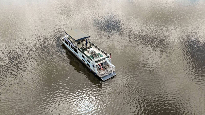 2000 FUN COUNTRY HOUSE BOAT