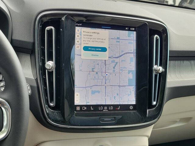 2024 Volvo XC40 B5 Ultimate Dark Theme