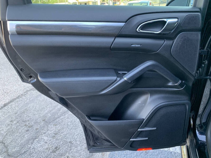 2014 Porsche Cayenne GTS