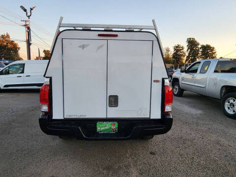 2017 Toyota Tacoma SR