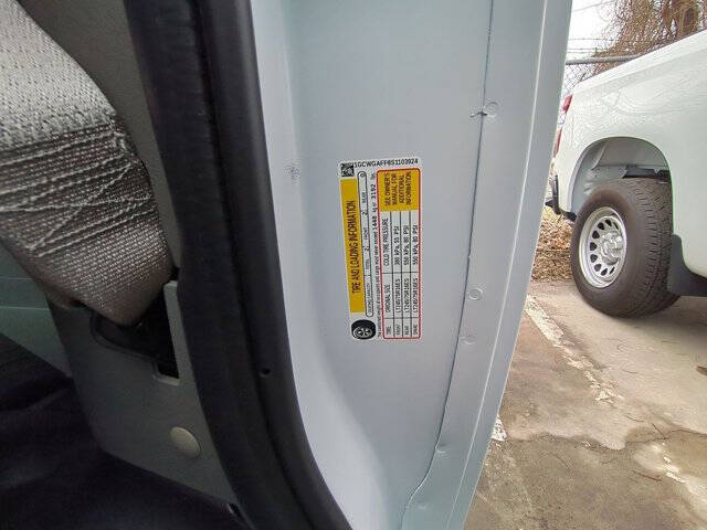 2025 Chevrolet Express 2500