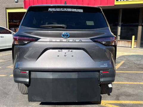 2025 Toyota Sienna LE 8-Passenger