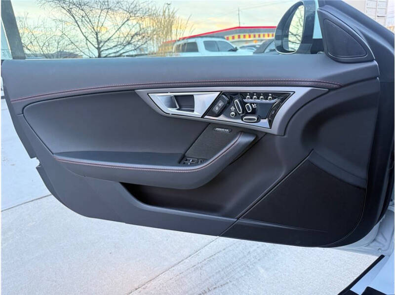 2017 Jaguar F-TYPE R