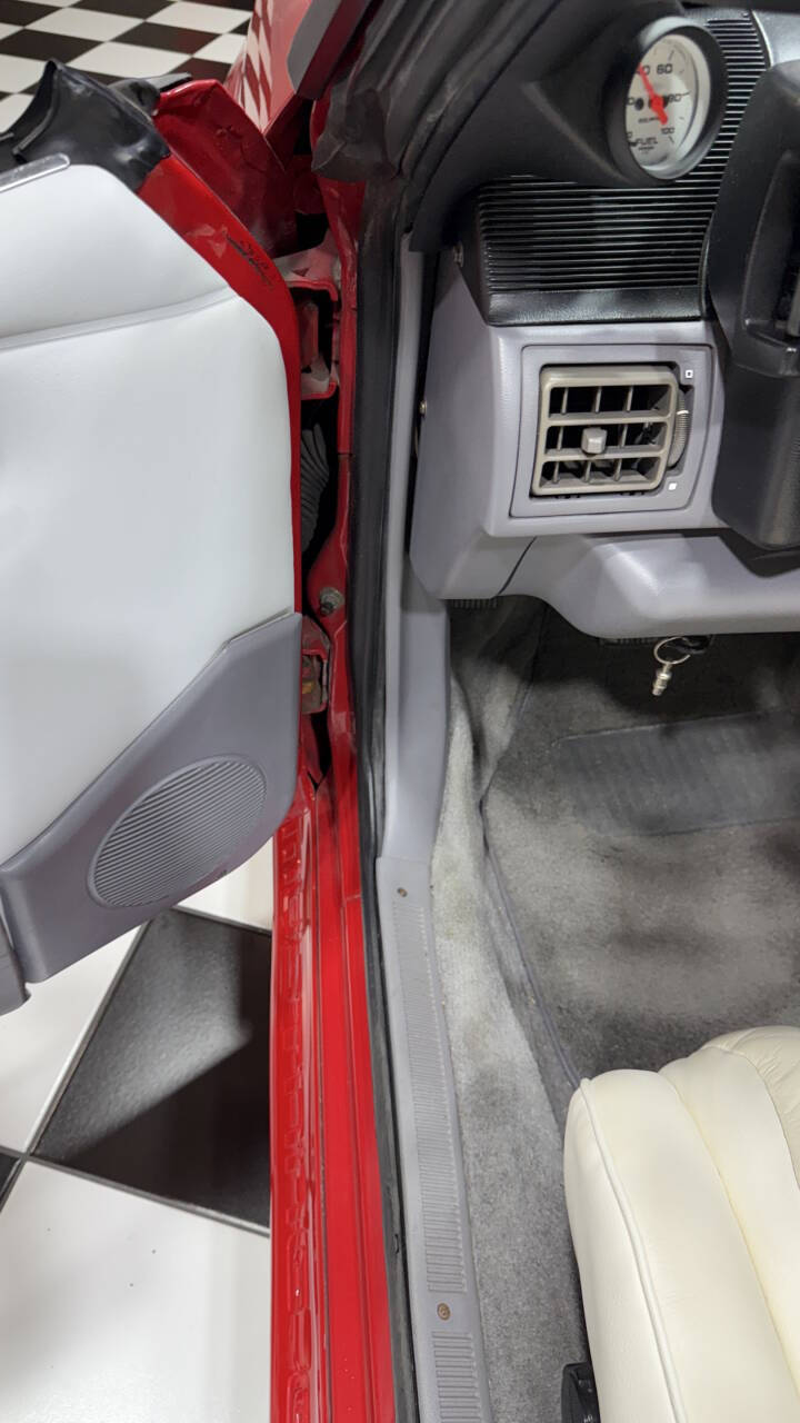 1993 Ford Mustang 40