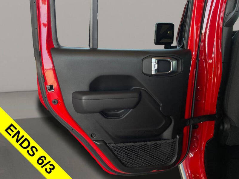 2025 Jeep Gladiator NightHawk