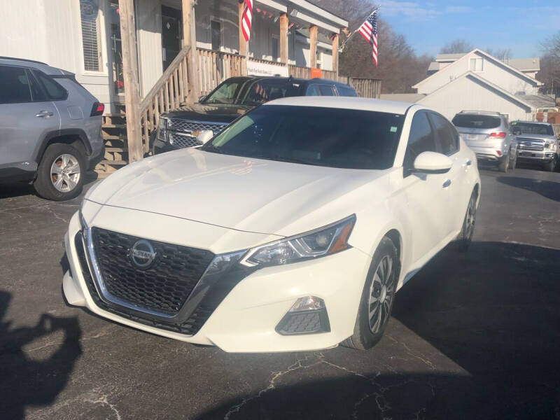 2020 Nissan Altima for sale at Flash Ryd Auto Sales in Kansas City KS