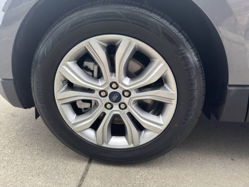 2022 Ford Edge Titanium