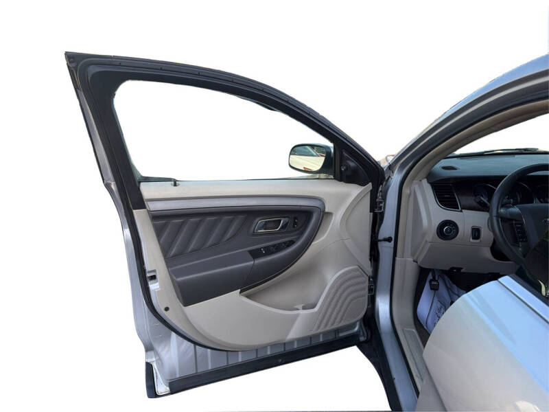 2011 Ford Taurus SEL