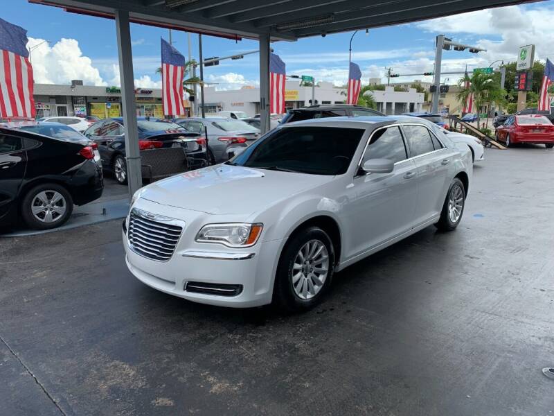 2013 Chrysler 300 for sale at American Auto Sales in Hialeah FL