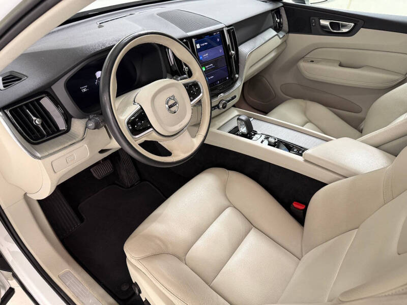 2023 Volvo XC60 B5 Plus Bright Theme