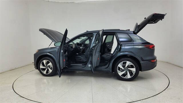 2025 Audi Q6 e-tron quattro Premium Plus