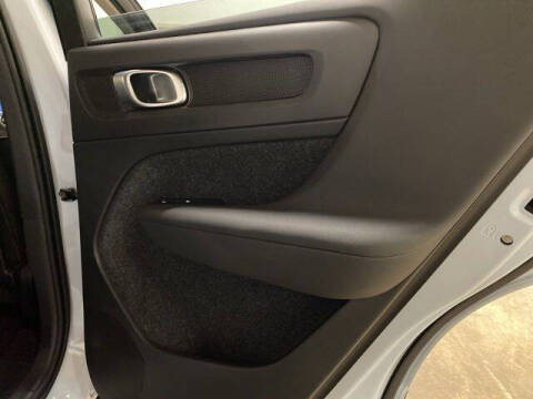 2025 Volvo XC40 B5 Core Bright Theme