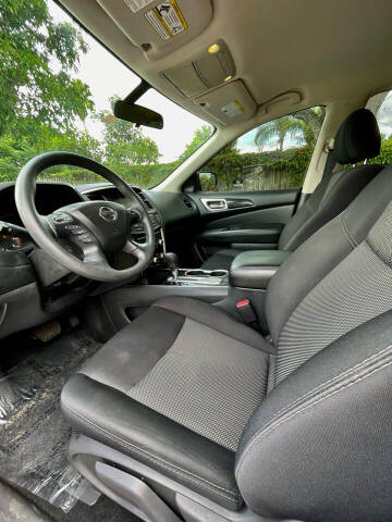 2019 Nissan Pathfinder S