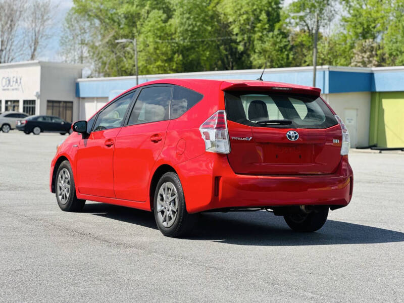 2015 Toyota Prius v Two