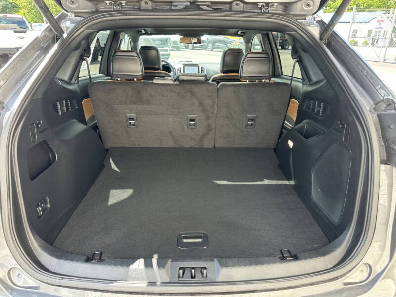 2024 Ford Edge Titanium