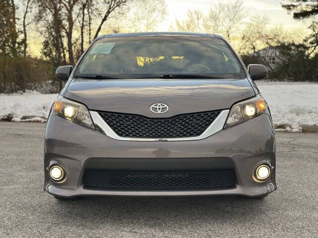 2013 Toyota Sienna SE 8-Passenger