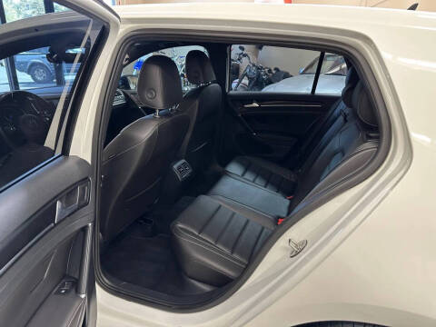 2017 Volkswagen Golf R 4Motion