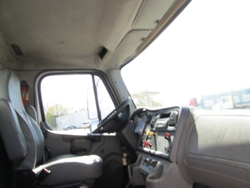 2007 Freightliner Business class M2
