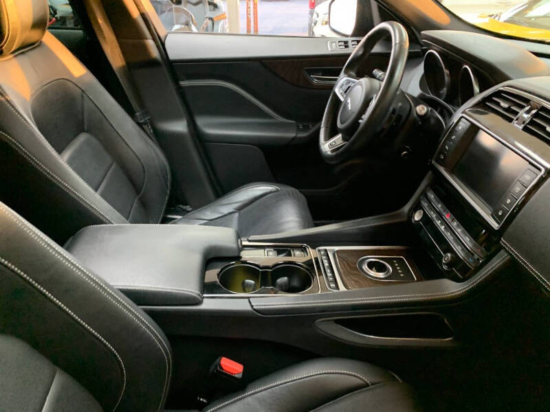 2017 Jaguar F-PACE 35t R-Sport