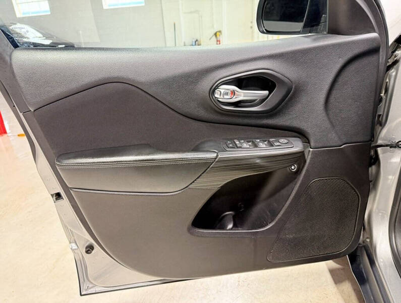 2016 Jeep Cherokee Sport