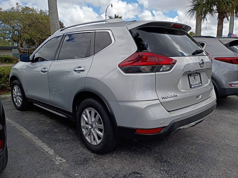 2020 Nissan Rogue SV