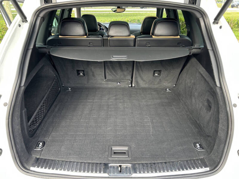 2017 Porsche Cayenne Platinum Edition