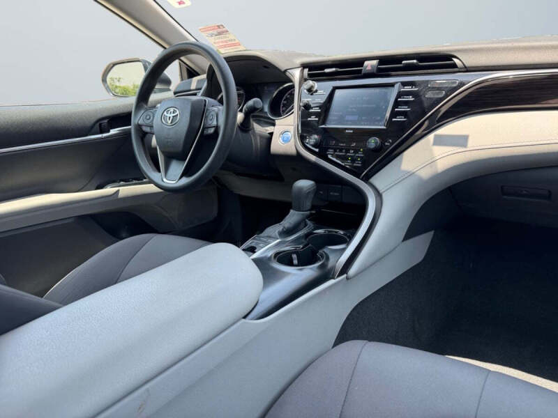 2020 Toyota Camry Hybrid LE