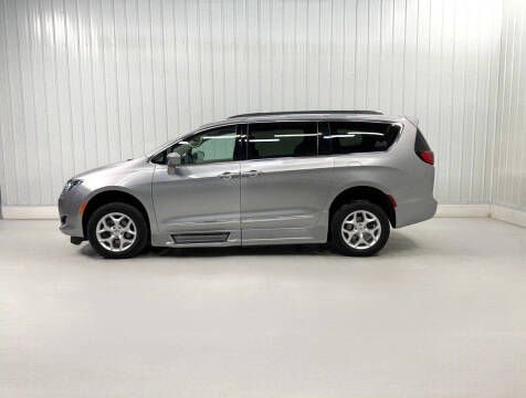 2017 Chrysler Pacifica Touring-L