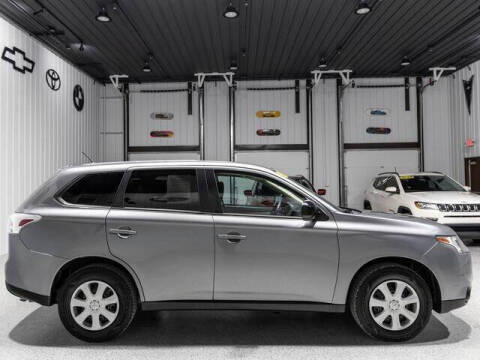 2014 Mitsubishi Outlander ES