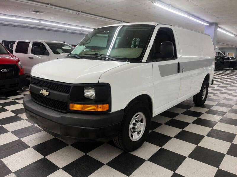 2011 Chevrolet Express 2500 Work Van HD's photo