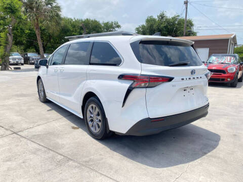 2021 Toyota Sienna LE 8-Passenger