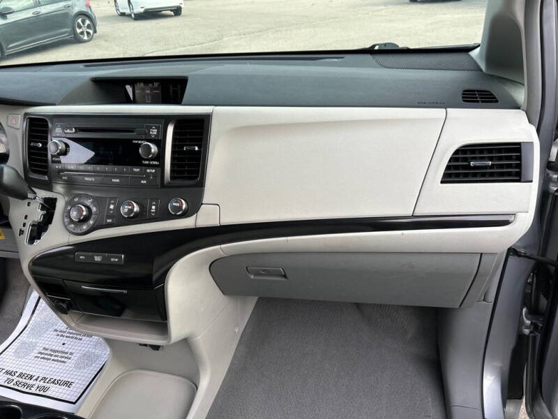 2011 Toyota Sienna LE 7-Passenger