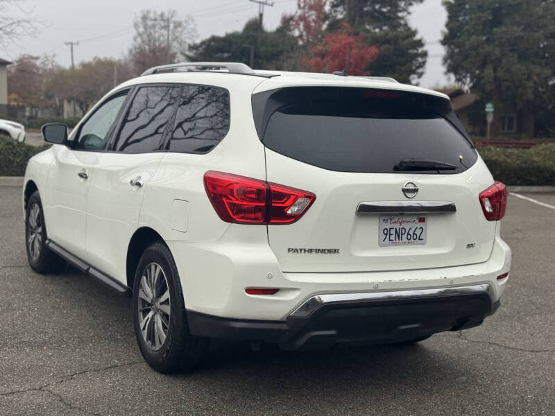 2017 Nissan Pathfinder SV