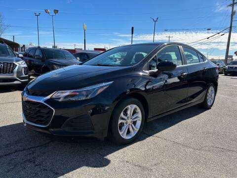 2019 Chevrolet Cruze for sale at Modern Automotive in Spartanburg SC